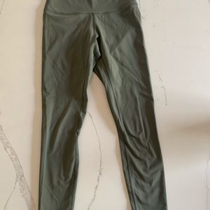 Lululemon leggings.  Calf length
